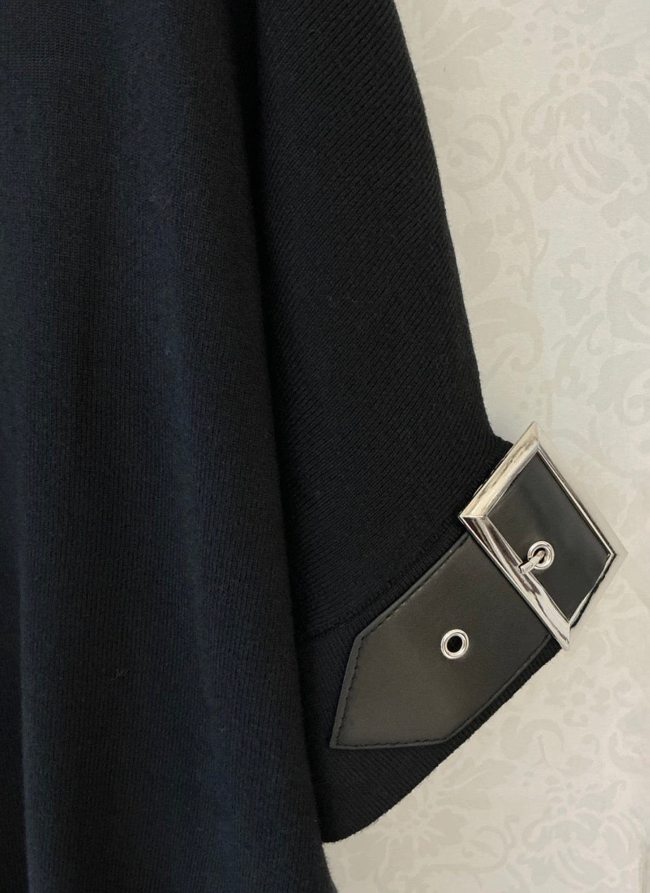 MARINE – Pull noir oversize à boucles argentées