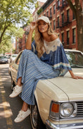 Load image into Gallery viewer, Top sequins glam chic ✨ Bleu Liberty
