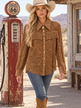 Charger l'image dans la visionneuse de la galerie, TALULAH – Chemise western femme en dentelle camel à franges
