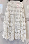 Load image into Gallery viewer, Jupe longue crochet blanc SUN
