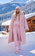 Load image into Gallery viewer, Manteau long rose 100% laine KATY — Oversize & Luxueux
