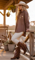 Charger l'image dans la visionneuse de la galerie, Chemise Chocolat Pins Dorés CHEYENNE – Lilirose Cannes🤎
