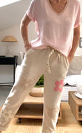 Load image into Gallery viewer, MARION light beige daisy velvet joggers
