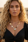 Charger l'image dans la visionneuse de la galerie, Collier Breloques Dorées & Camais DONNA – Bijou Bohème Ethnique Chic 🌟✨
