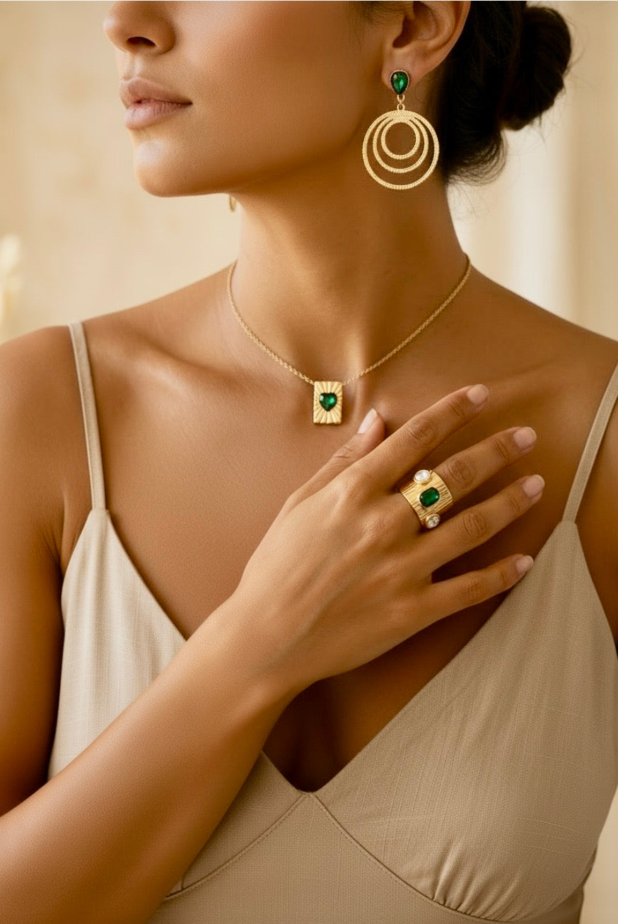 Pendentif Cœur Amaya 💚 | Pierre Verte Dorée – Mille et Une Nuits