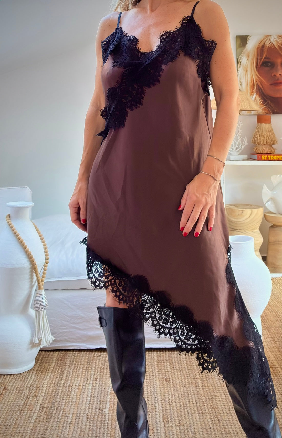 Robe satinée dentelle AVA