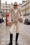 Load image into Gallery viewer, Doudoune courte femme beige taupe DIANA à capuche et fausse fourrure
