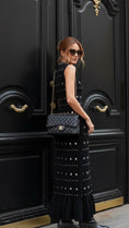Cargar la imagen en la vista de la galería, Robe Longue Noire Cloutée SANDRA Clous Métalliques
