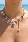 Charger l'image dans la visionneuse de la galerie, Collier Breloques Doré FIDJI – Collier Bohème Femme Cœurs & Croix🩵
