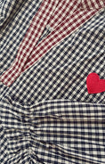 Cargar la imagen en la vista de la galería, Blouse VICTOIRE — Vichy bicolore cœur brodé
