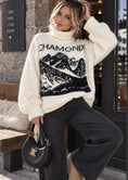 Load image into Gallery viewer, Chamonix – Pull femme écru à col roulé et motif montagne
