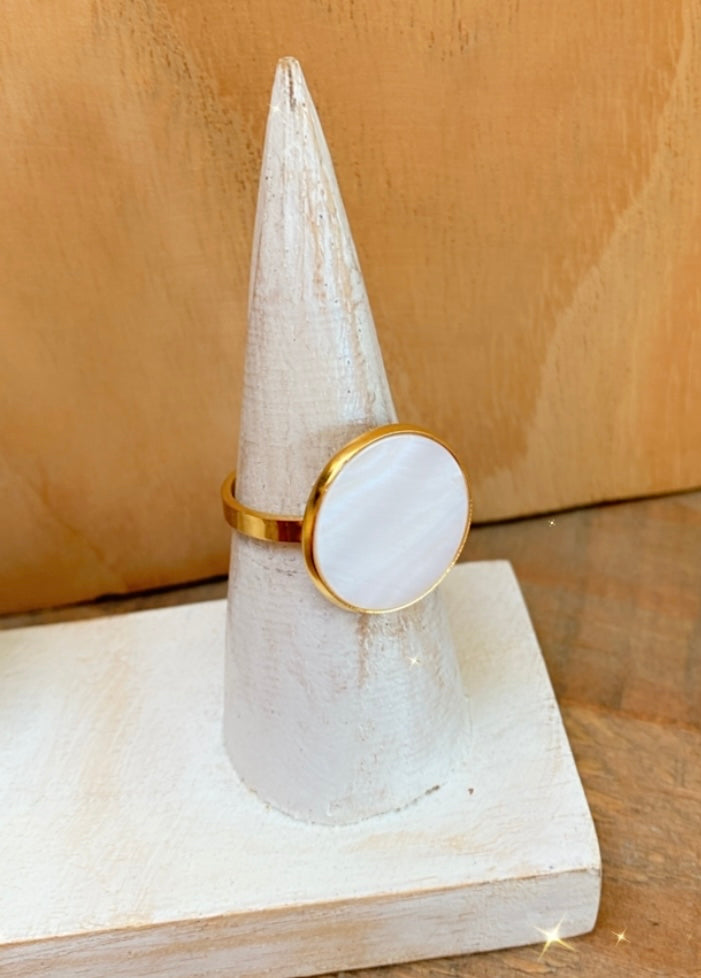 Round white mother-of-pearl ring ROSALIE