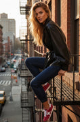 Charger l'image dans la visionneuse de la galerie, Veste SAMANTHA — Blouson Simili Cuir Manches Ballon & Ceinture
