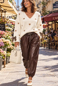Charger l'image dans la visionneuse de la galerie, Pantalon Barrel Simili Cuir Chocolat NATY
