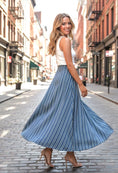 Cargar la imagen en la vista de la galería, Jupe Perry 🇺🇸 Viscose Rayée Bleu Denim

