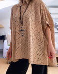 Load image into Gallery viewer, Blouse oversize broderie anglaise camel POPY
