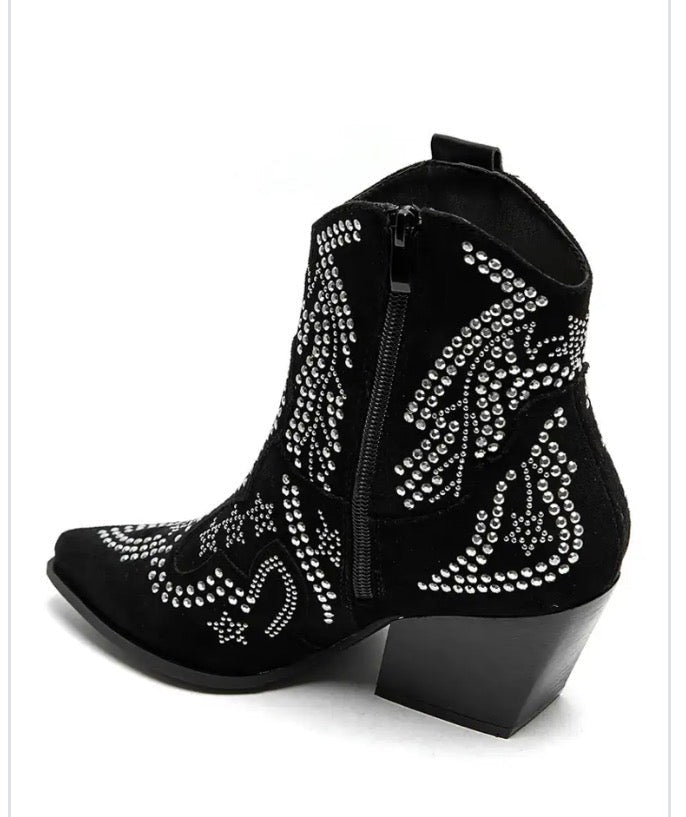 Boots Santiags Noires Cloutées MADISON – Effet Daim Rock Chic