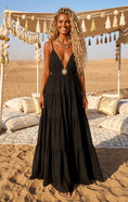 Cargar la imagen en la vista de la galería, Robe Longue Bohème SOLEIL Noire –Broche Dorée | Resort Été Femme🌞
