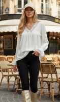 Cargar la imagen en la vista de la galería, Blouse LÉONIE | Effet Soie & Dentelle Crème
