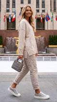 Load image into Gallery viewer, STORM – Pull tunique femme col V, beige clair ou rose pastel

