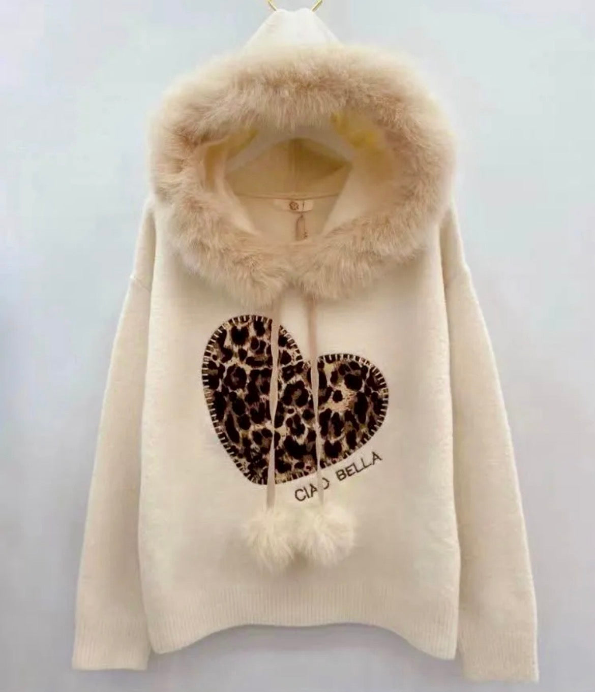 Pull à capuche AGATHE écru, cœur léopard et bordure fourrure