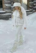 Charger l'image dans la visionneuse de la galerie, Veste fausse fourrure blanche SNOW

