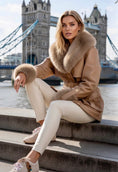 Charger l'image dans la visionneuse de la galerie, Veste Parka beige Fausse Fourrure MERYL – Effet Cuir
