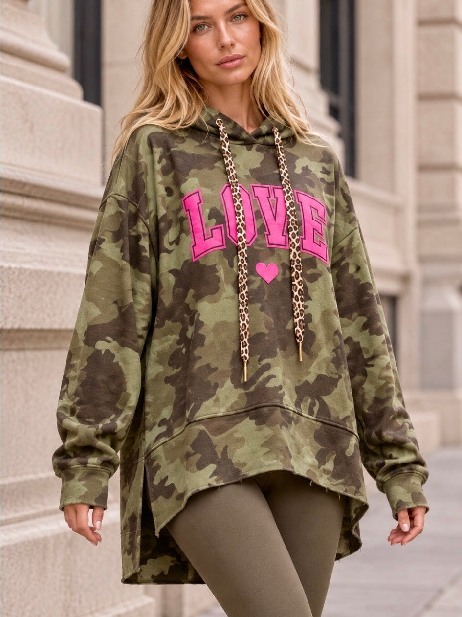 CLYDE – Sweat oversize femme à capuche camouflage kaki LOVE