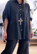 Load image into Gallery viewer, Blouse oversize broderie anglaise noire POPY
