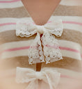 Charger l'image dans la visionneuse de la galerie, Cardigan rayures beige et rose nœuds dentelle AGNÈS 🎀

