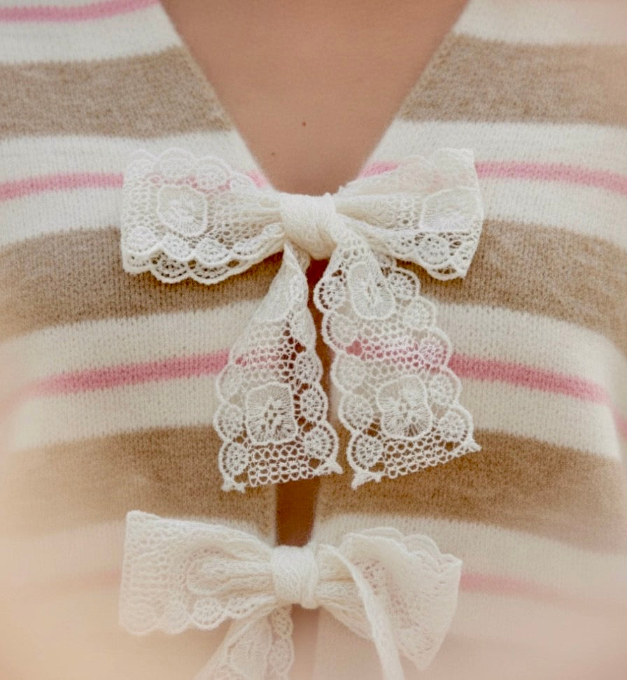 Cardigan rayures beige et rose nœuds dentelle AGNÈS 🎀