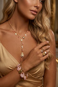 Load image into Gallery viewer, Collier Goutte d'Eau NATACHA – Breloques & Perles Nacrées Rosées 🫖✨

