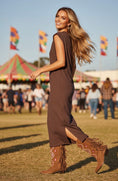 Charger l'image dans la visionneuse de la galerie, Robe Coton Chocolat Cloutée WYNONA – Robe Midi Femme Boho Rock
