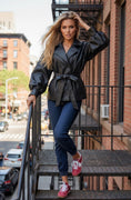 Charger l'image dans la visionneuse de la galerie, Veste SAMANTHA — Blouson Simili Cuir Manches Ballon & Ceinture
