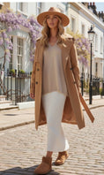 Charger l'image dans la visionneuse de la galerie, Pull Oversize Col V Maille Camel — Toucher Cachemire TAYLOR
