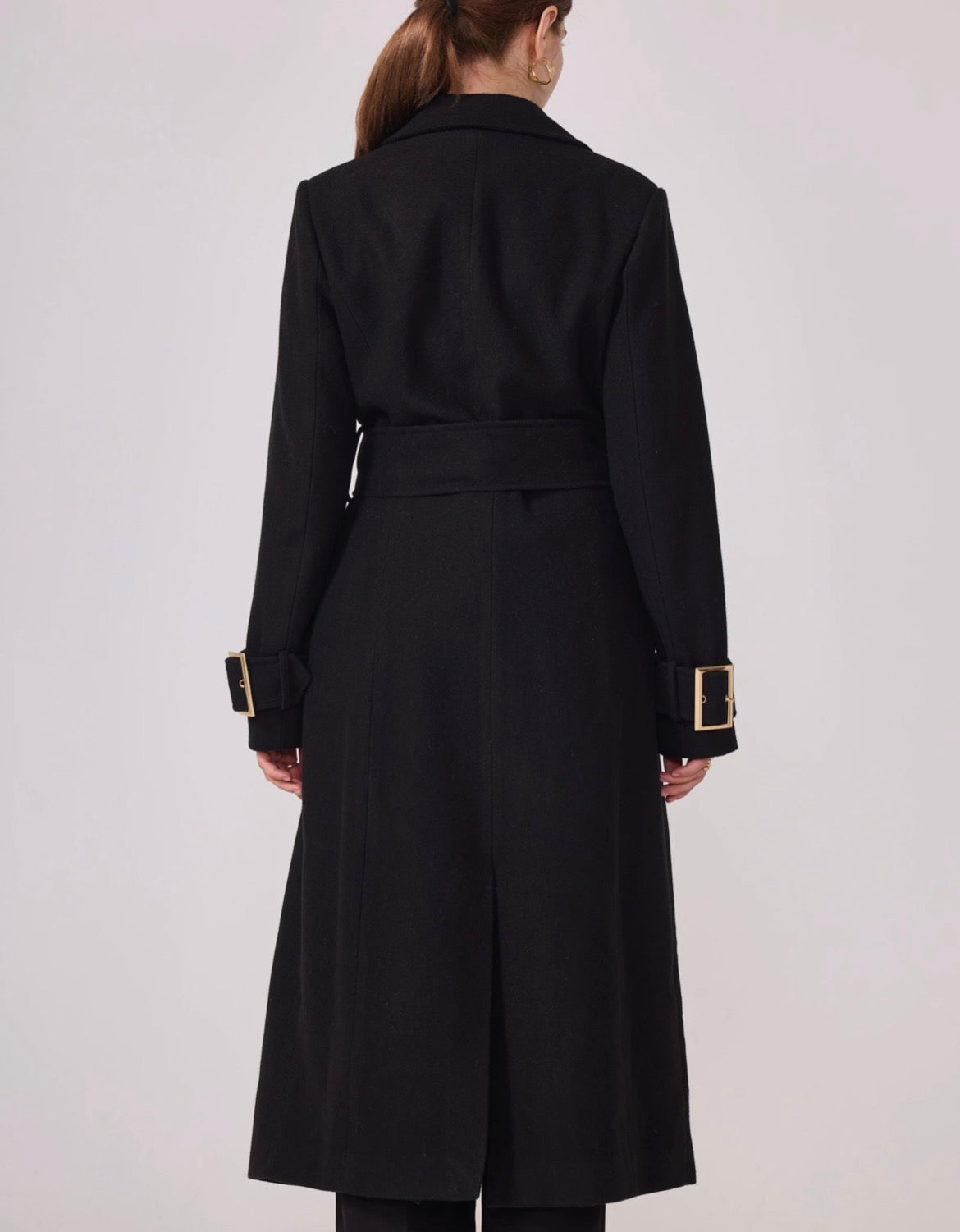 Manteau Long Noir Femme CLAUDINE – Ceinture Dorée & Coupe Élégante
