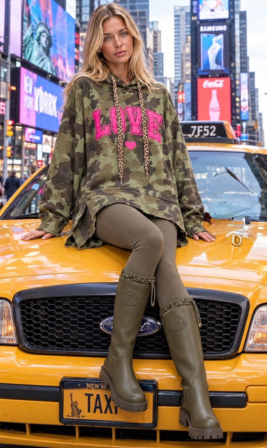 CLYDE – Sweat oversize femme à capuche camouflage kaki LOVE