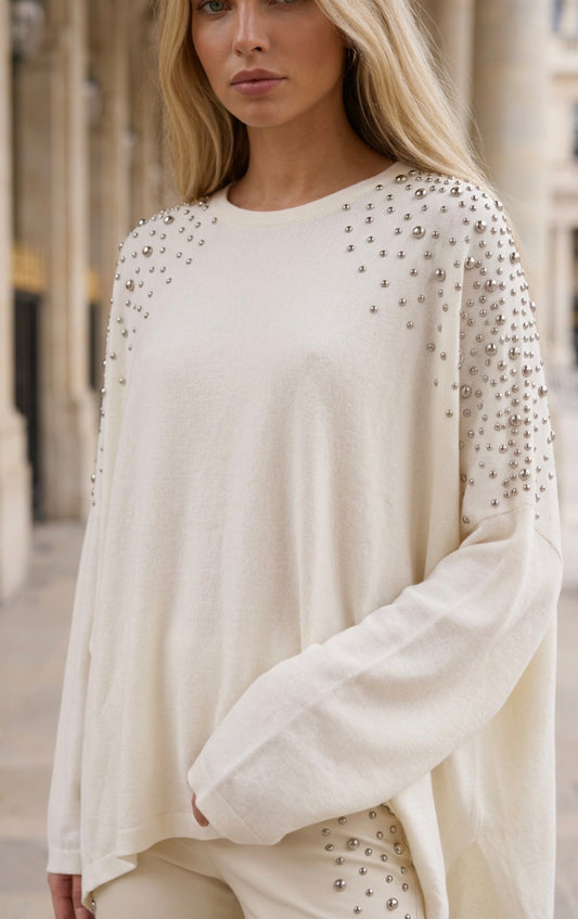 Pull oversize écru à clous argentés CAMILLE