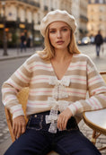 Cargar la imagen en la vista de la galería, Cardigan rayures beige et rose nœuds dentelle AGNÈS 🎀
