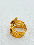 Load image into Gallery viewer, Bague Fleur FLORA – Multirang Dorée Camélia
