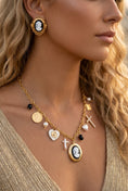 Charger l'image dans la visionneuse de la galerie, Collier Breloques Dorées & Camais DONNA – Bijou Bohème Ethnique Chic 🌟✨
