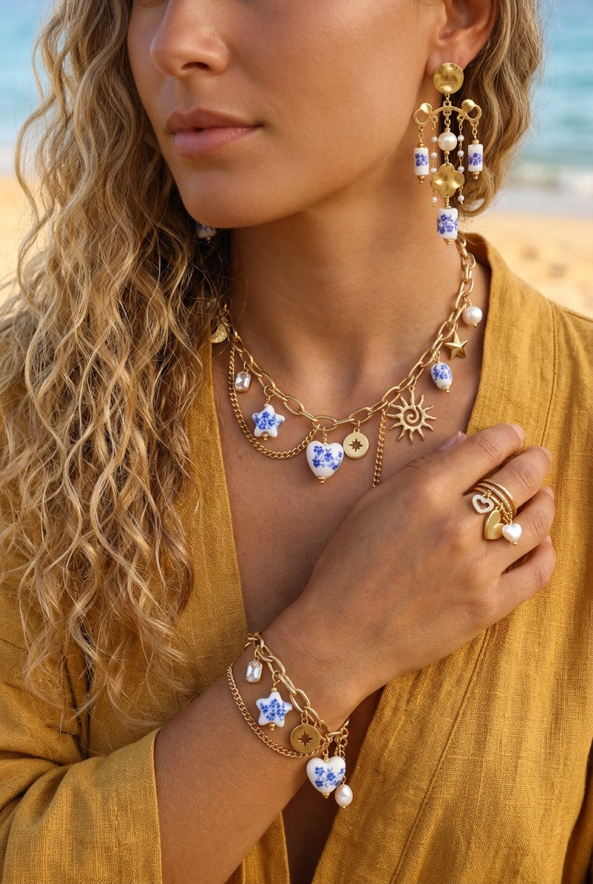 Collier Breloques Doré FIDJI – Collier Bohème Femme Cœurs & Croix🩵