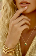 Load image into Gallery viewer, Pendentif Cœur Amaya 💚 | Pierre Verte Dorée – Mille et Une Nuits
