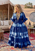 Charger l'image dans la visionneuse de la galerie, Robe Bohème Gypsy ANNA – Jean Tie & Dye Paillettes | Taille Unique
