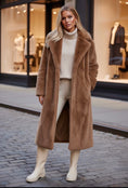 Charger l'image dans la visionneuse de la galerie, Manteau Long Fausse Fourrure Chocolat KELSEY
