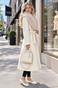 Load image into Gallery viewer, Manteau long crème ceinturé col fourrure ARIANA
