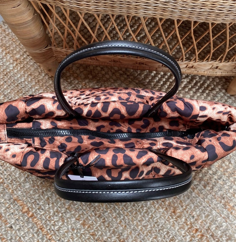 Bolso SOPHIE con plumífero de leopardo