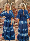 Charger l'image dans la visionneuse de la galerie, Robe Bohème Gypsy ANNA – Jean Tie & Dye Paillettes | Taille Unique

