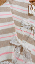 Charger l'image dans la visionneuse de la galerie, Cardigan rayures beige et rose nœuds dentelle AGNÈS 🎀
