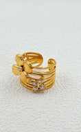 Load image into Gallery viewer, Bague Fleur FLORA – Multirang Dorée Camélia
